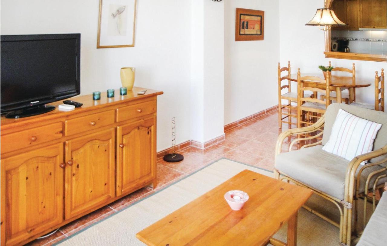2 Bedroom Cozy Apartment In Torrevieja Extérieur photo