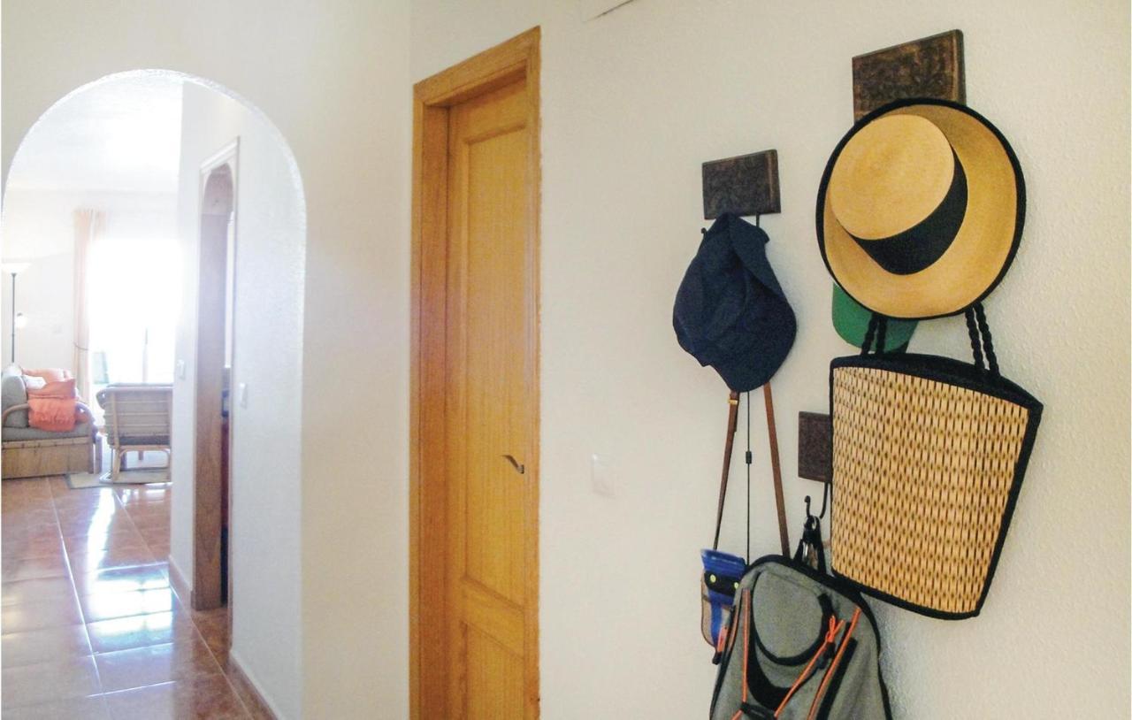 2 Bedroom Cozy Apartment In Torrevieja Extérieur photo