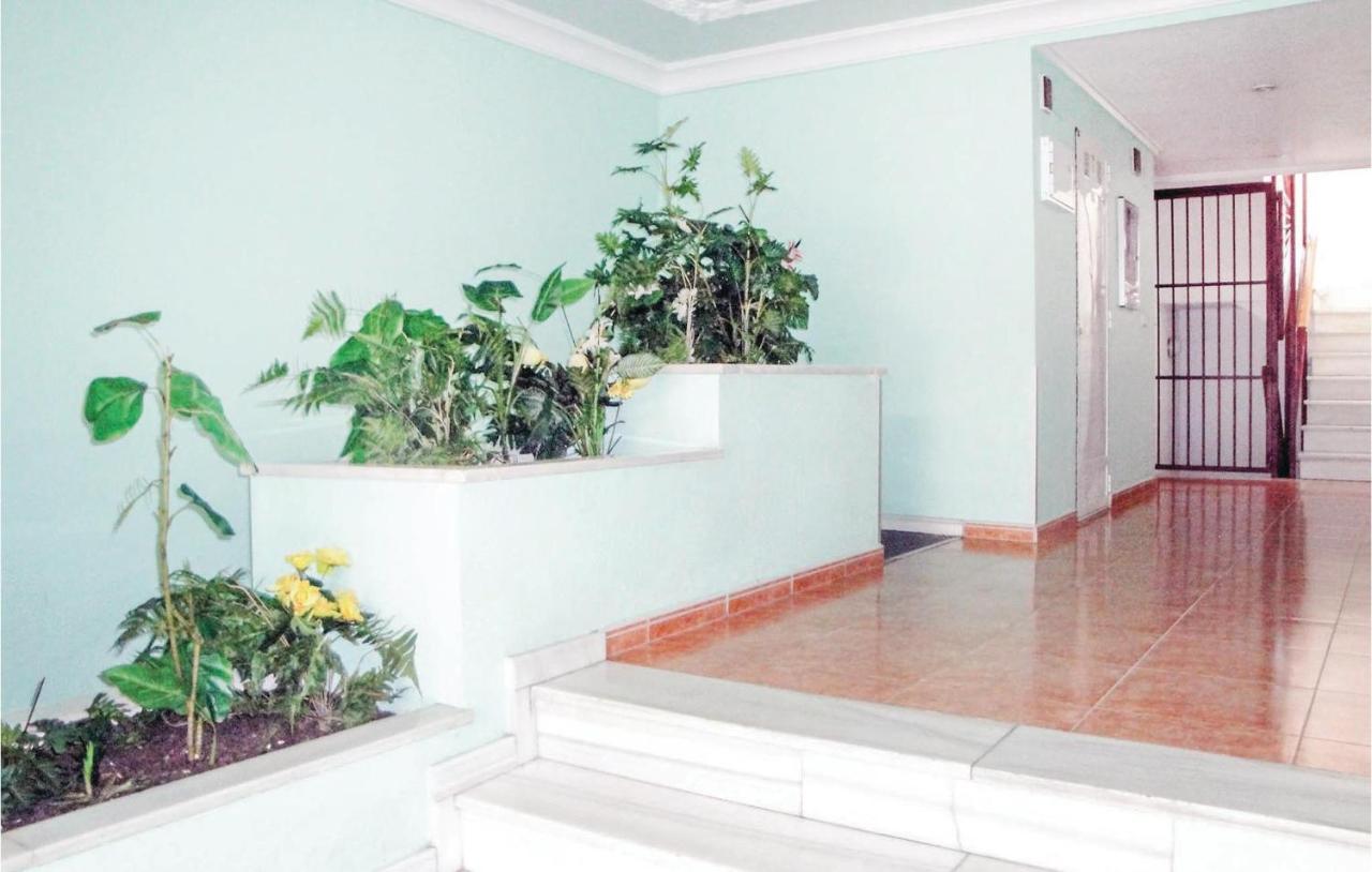 2 Bedroom Cozy Apartment In Torrevieja Extérieur photo