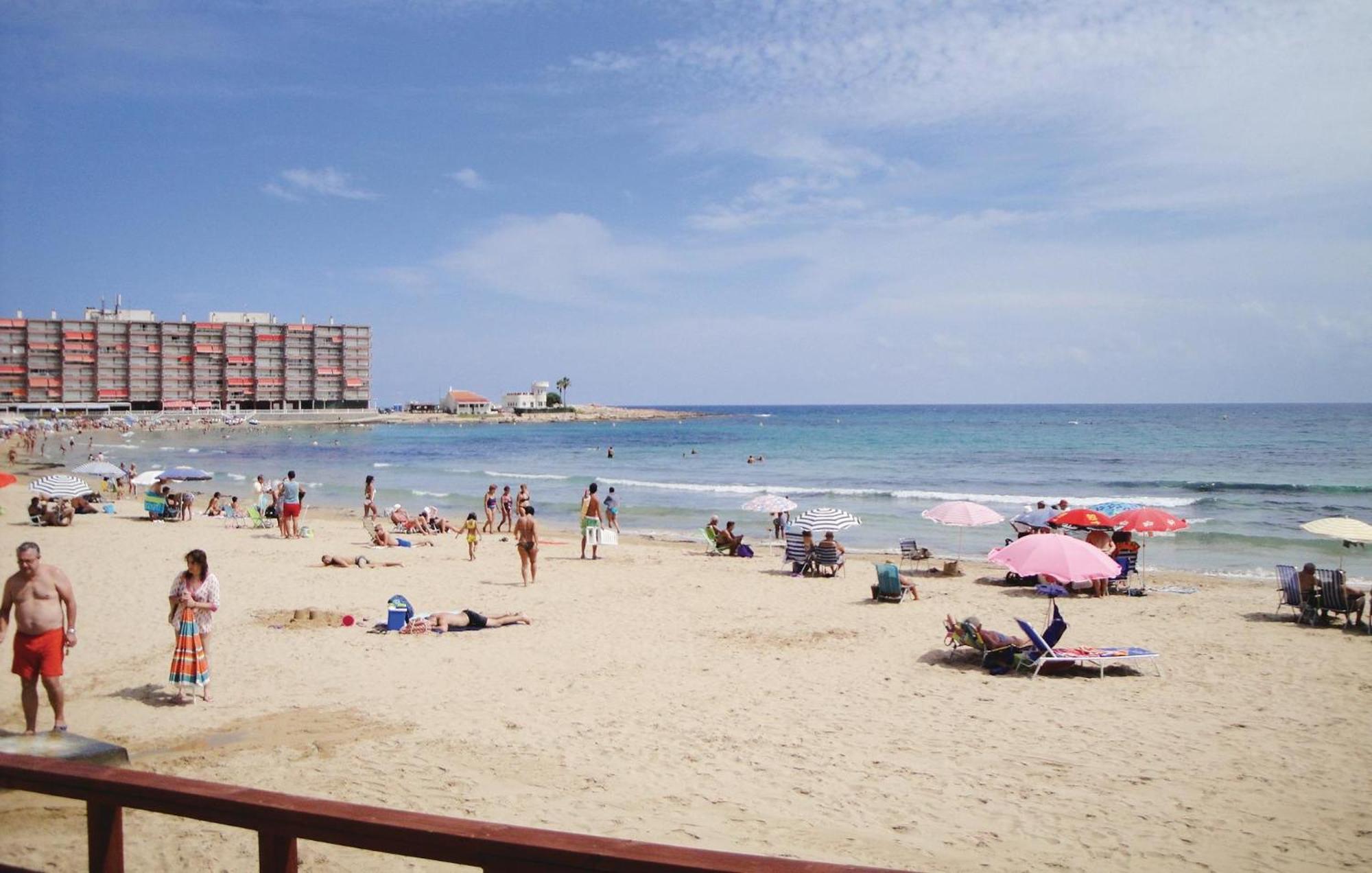 2 Bedroom Cozy Apartment In Torrevieja Extérieur photo