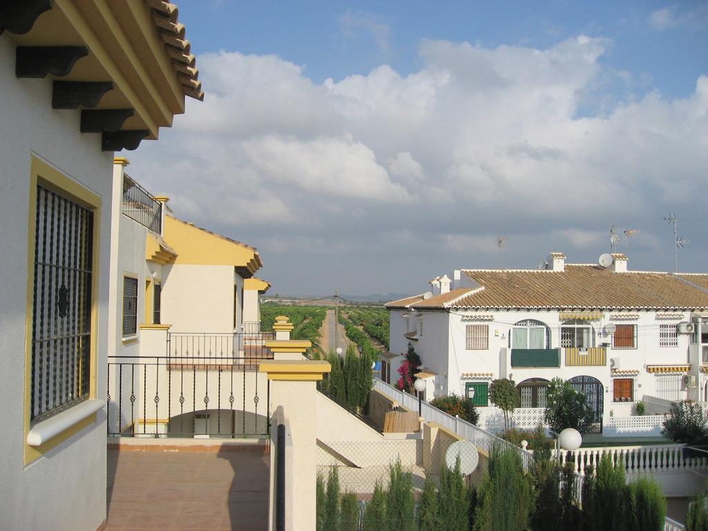 2 Bedroom Cozy Apartment In Torrevieja Extérieur photo