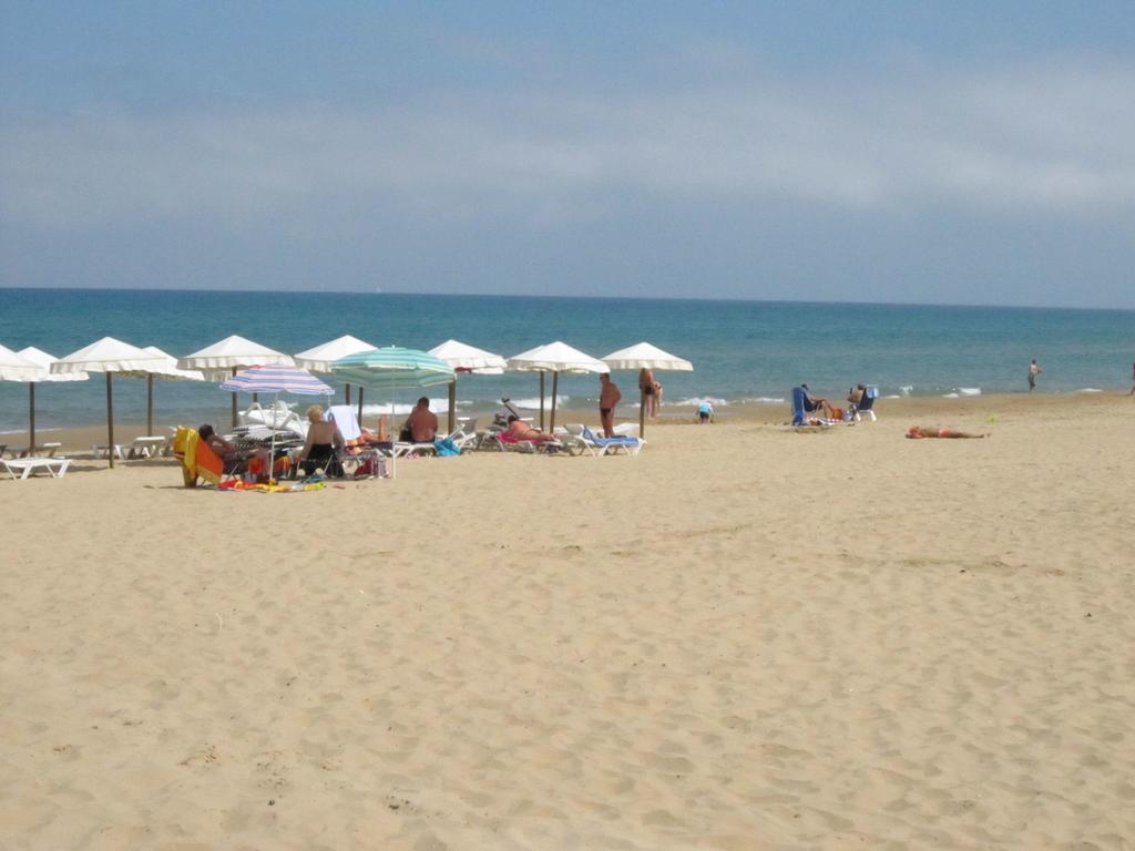 2 Bedroom Cozy Apartment In Torrevieja Extérieur photo